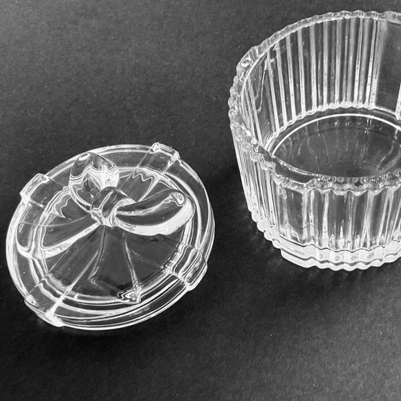 CRYSTAL LIDDED Jewelry or Trinket Round Bow Box EUC - Picture 4 of 6